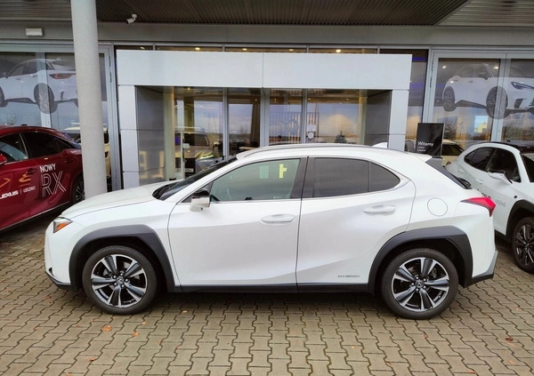 Lexus UX cena 137900 przebieg: 36872, rok produkcji 2019 z Gołdap małe 254